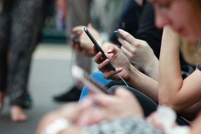 Guide To Acquiring A Ian Leaf Cell Phone